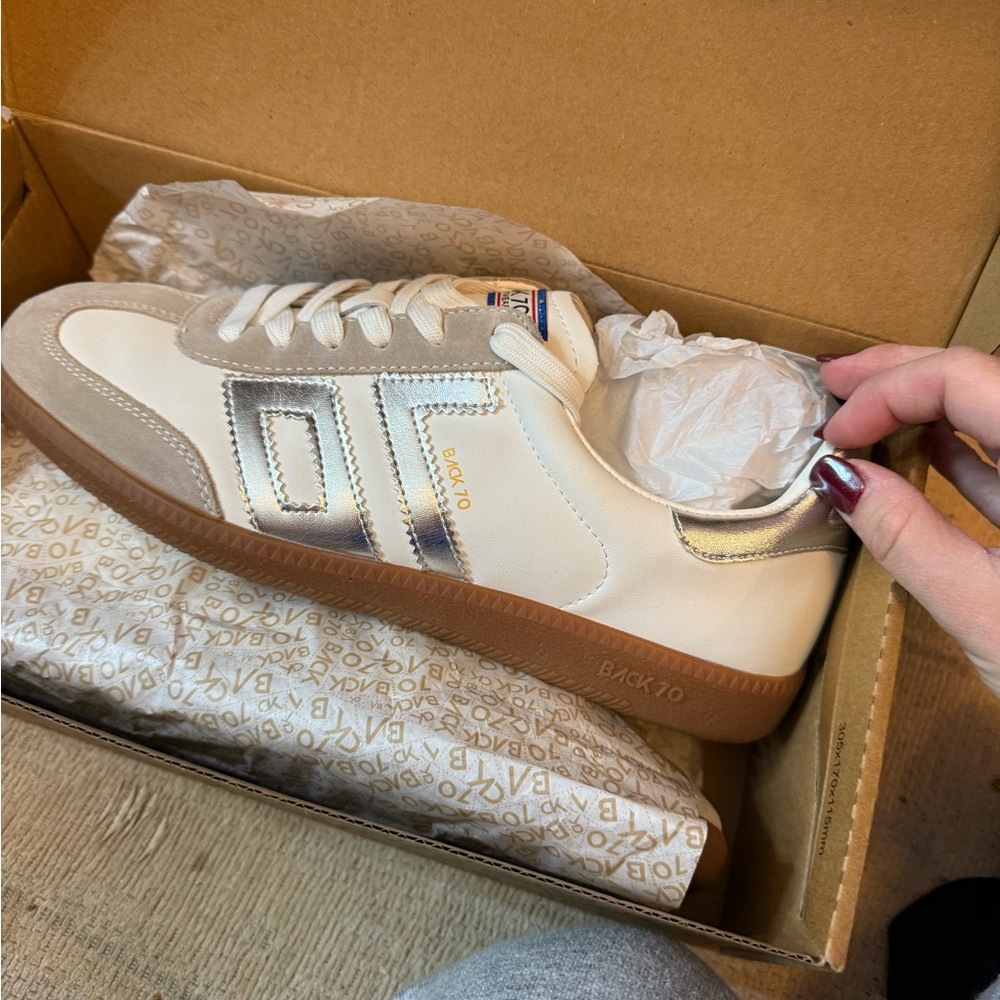 Axel Arigato Women's White and Gray Sneakers